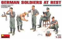 Němečtí vojáci při odpočinku